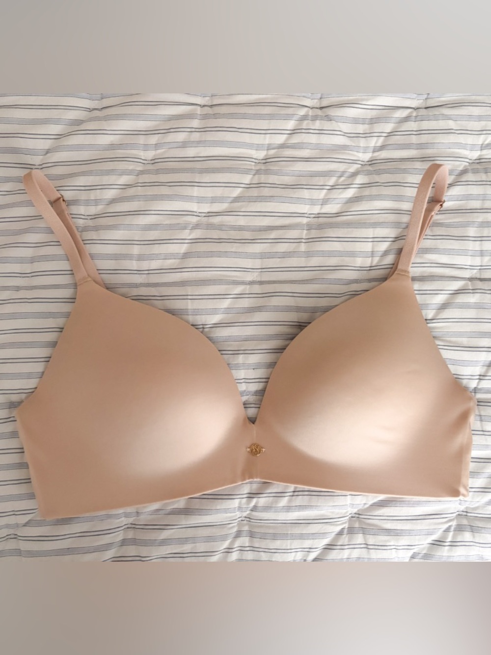Victorias Secret Wireless Push Up Bra
